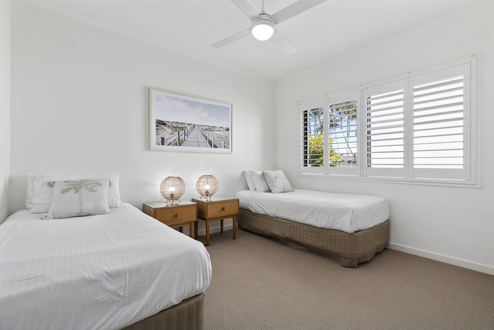 2 Bedrooms, Standard, Double and Twin Beds, Beach Front