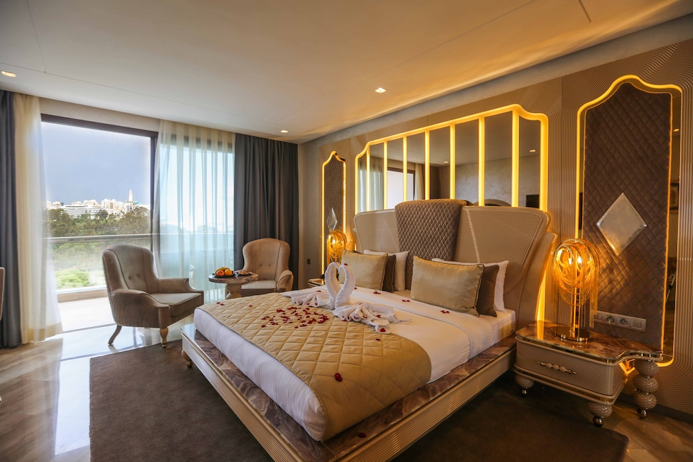 جناح سوبيريور بريفيليج بسرير كينج بشرفة، Suite Hotel Casa Diamond 2/4