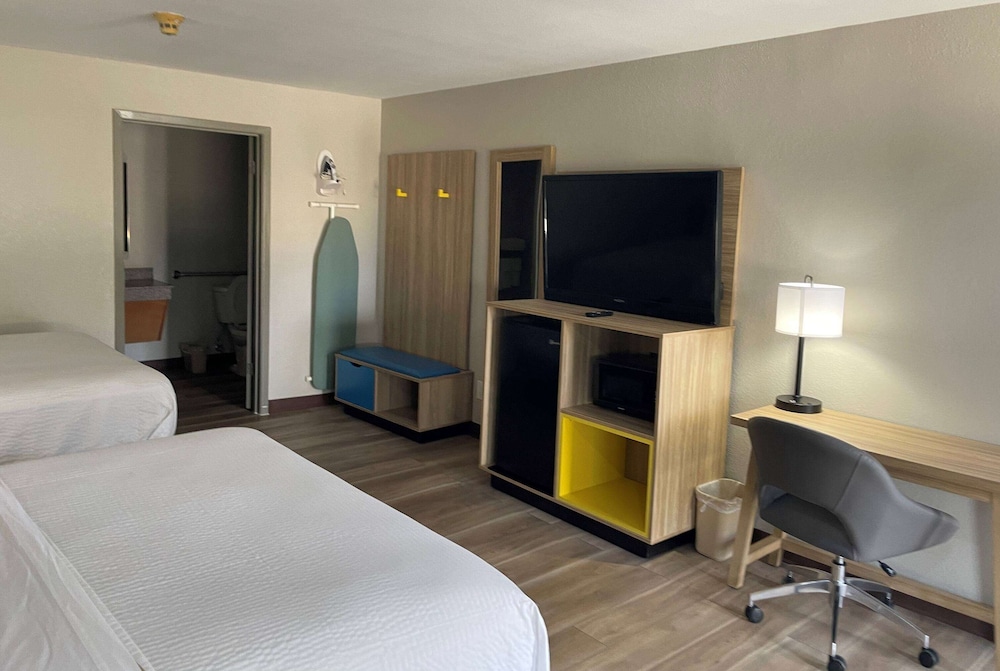 ROOM, 2 QUEEN BEDS, ACCESSIBLE