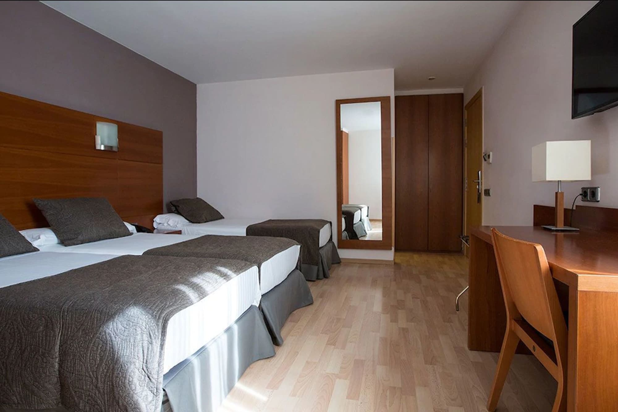 ROOM, TRIPLE