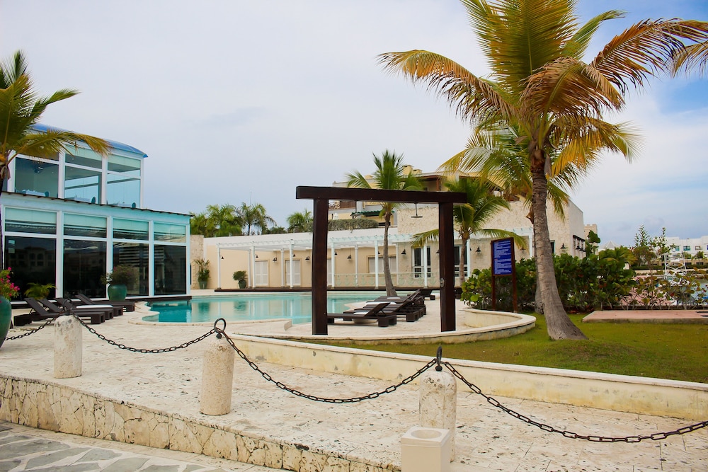 TAN Resorts Marina Cap Cana 32/39