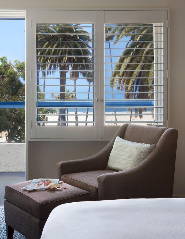 Ocean View Hotel 48/70