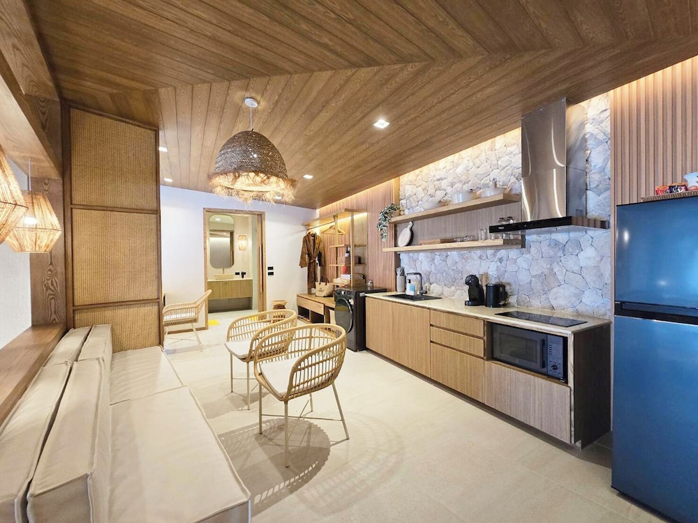Cocohut Beach Resort 7/50