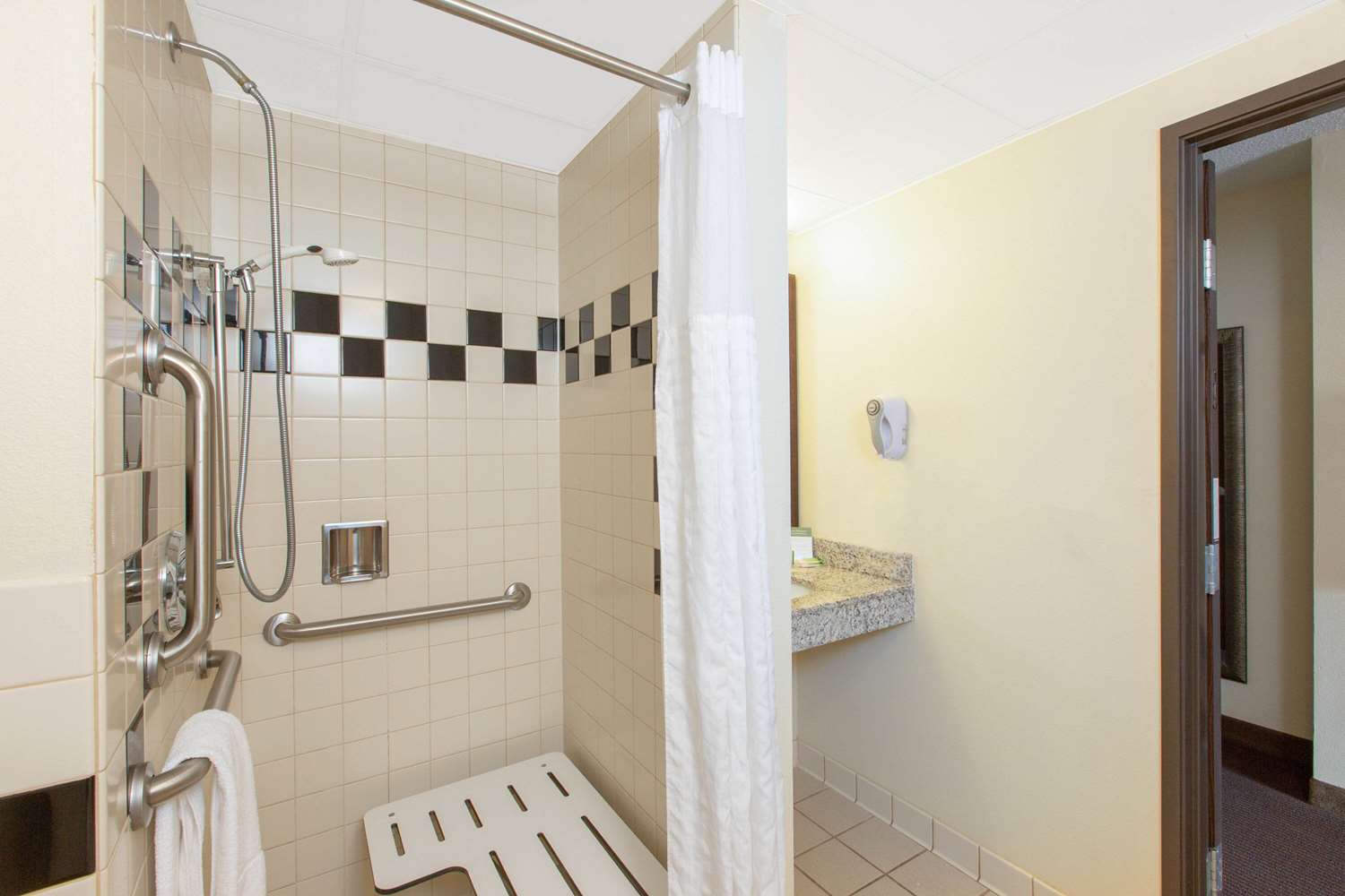 AmericInn by Wyndham Ottumwa 23/24
