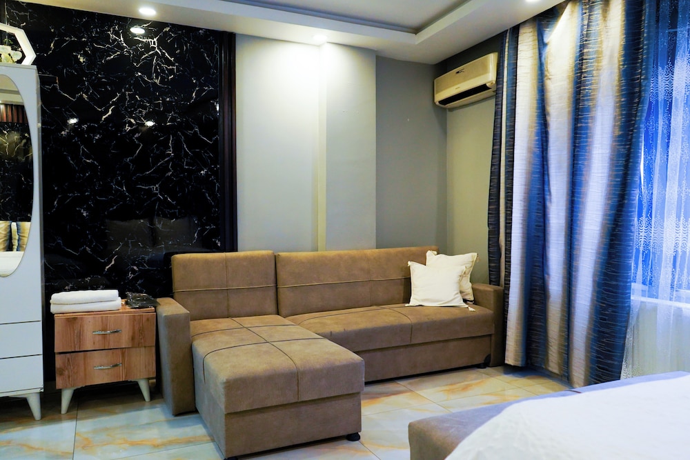 The Little Prince Hotel 28/48