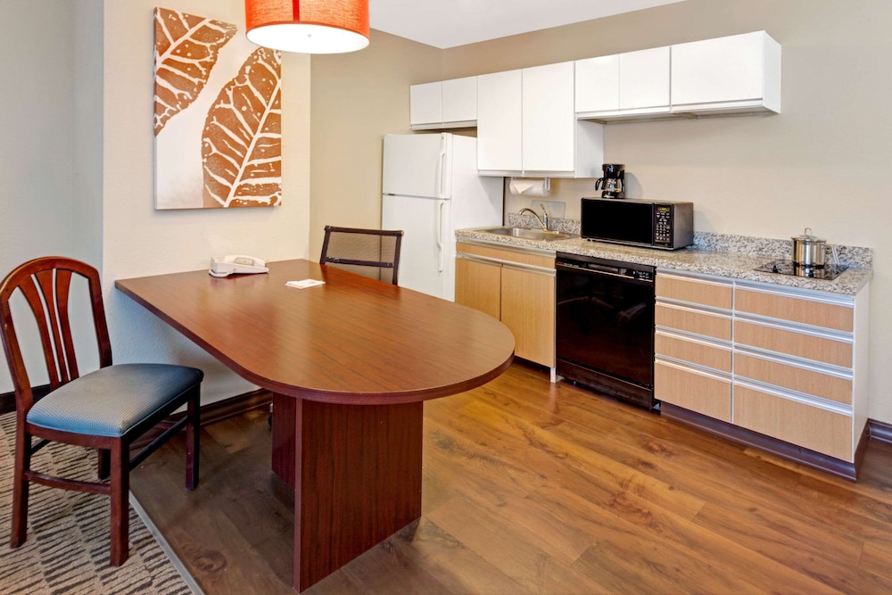 MainStay Suites Chicago Hoffman Estates 19/26