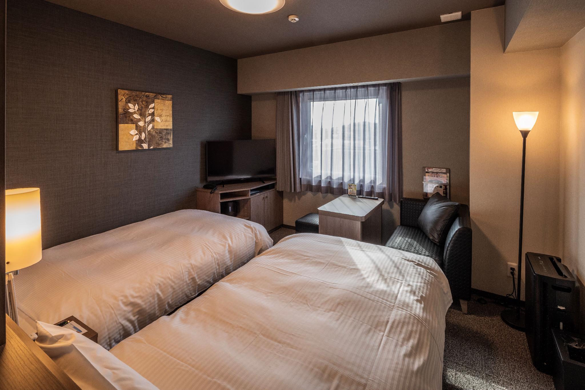 Standard, Twin Beds