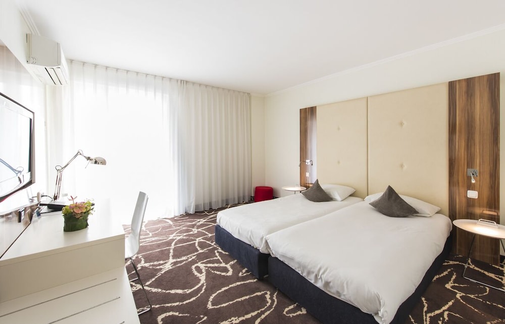 Ambassador Hotel Frankfurt 10/26