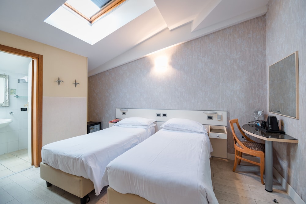 Albergo Centrale Bologna 34/79