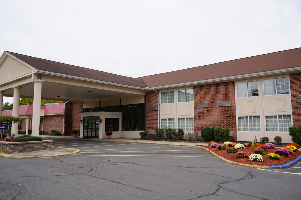 Rodeway Inn & Suites East Windsor CT 5/44
