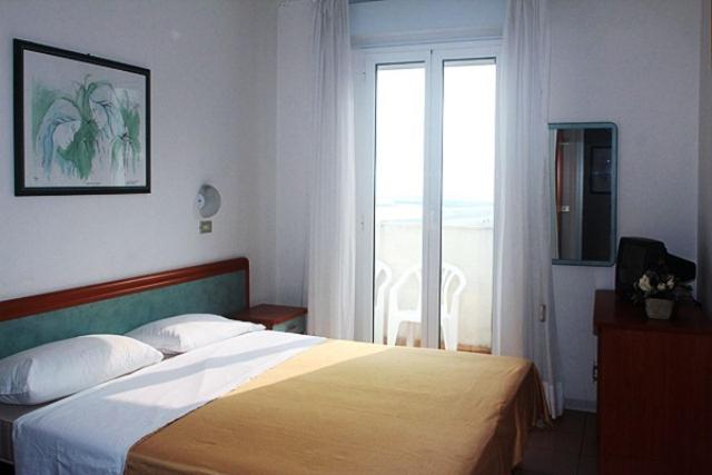 Room, Quadruple