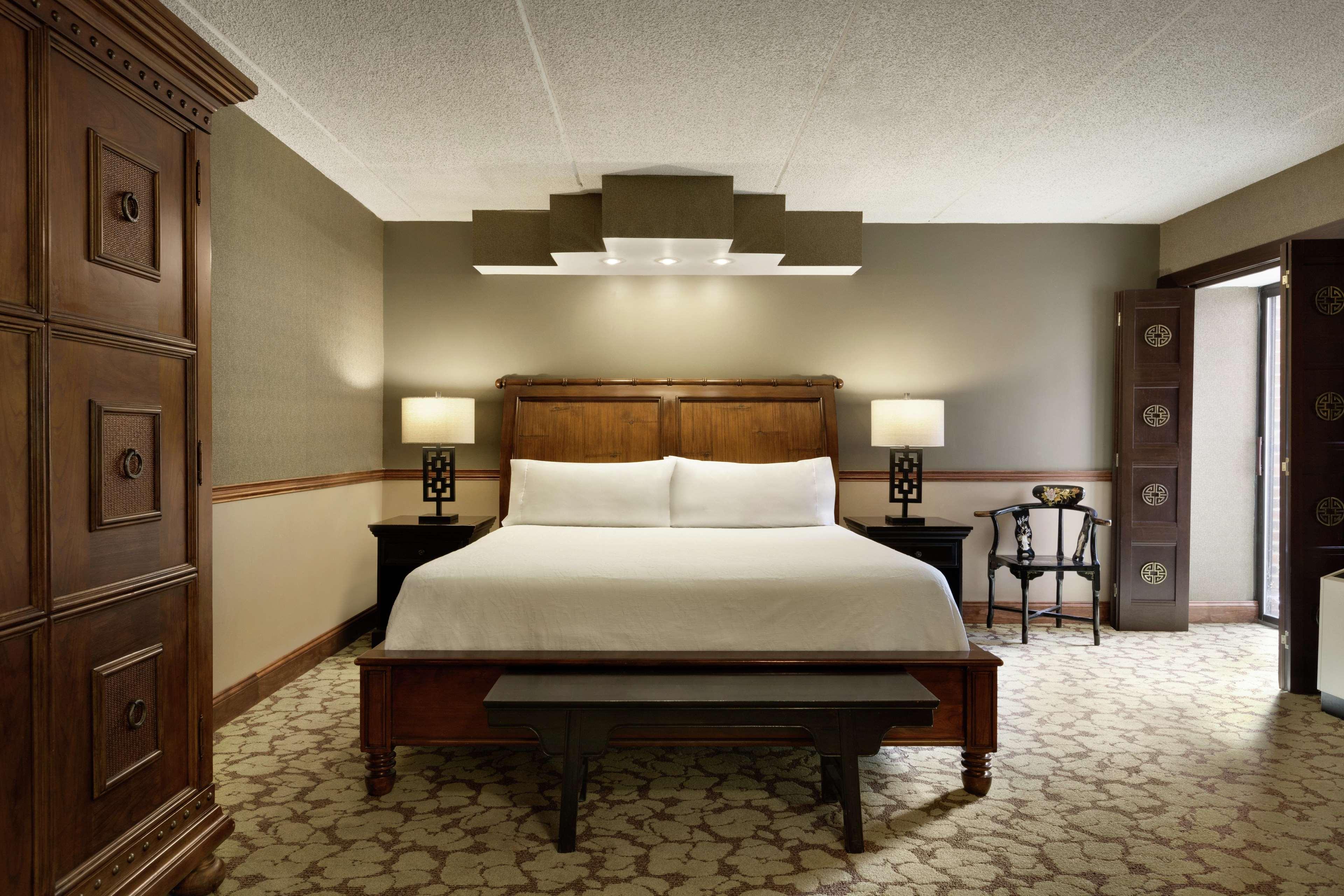 Mandarin, Suite, King Bed, Terrace Level
