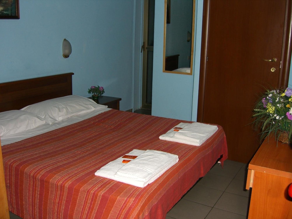 Hotel Mercurio 7/27