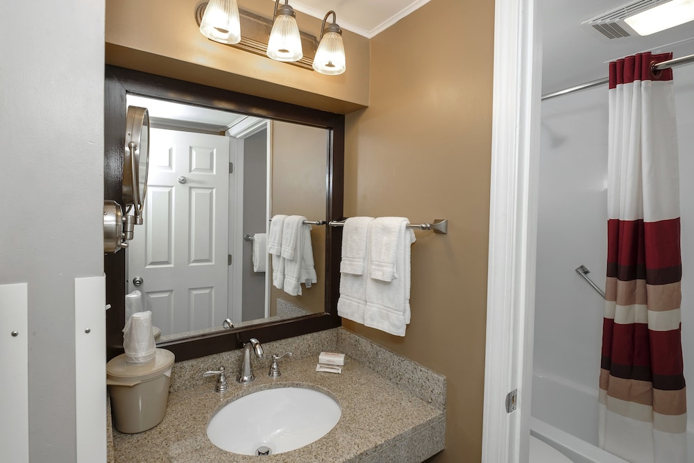 Red Roof Inn and Suites Herkimer 21/46