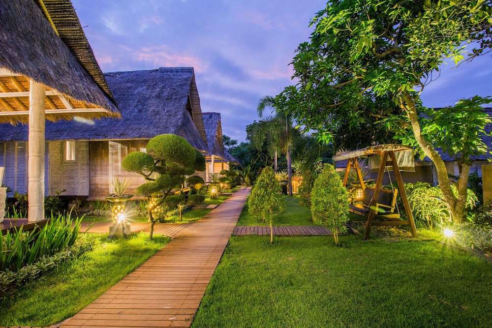 Lembongan Bay Shore Huts 63/71