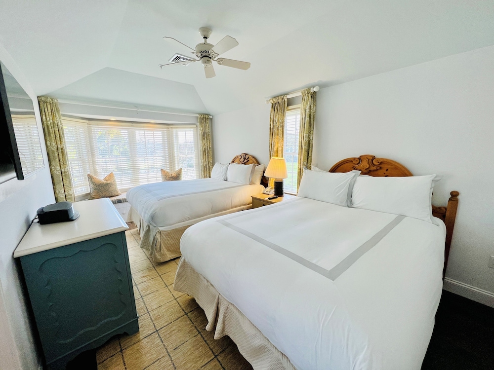 Cottage, Suite, 2 Queen Beds, Side Ocean View, Main Building