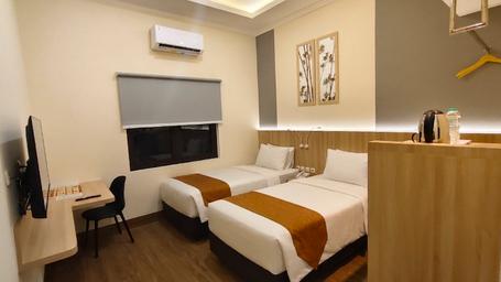 Premier, Twin Beds, No Balcony