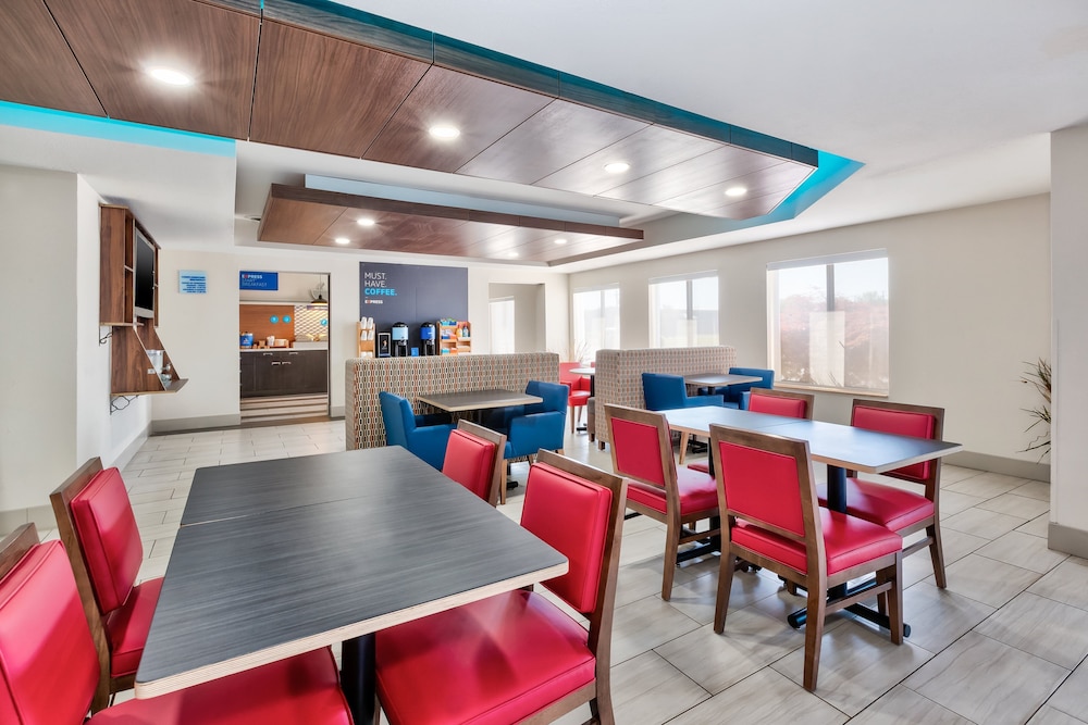 Holiday Inn Express Hotel And Suites Three Rivers 50/60