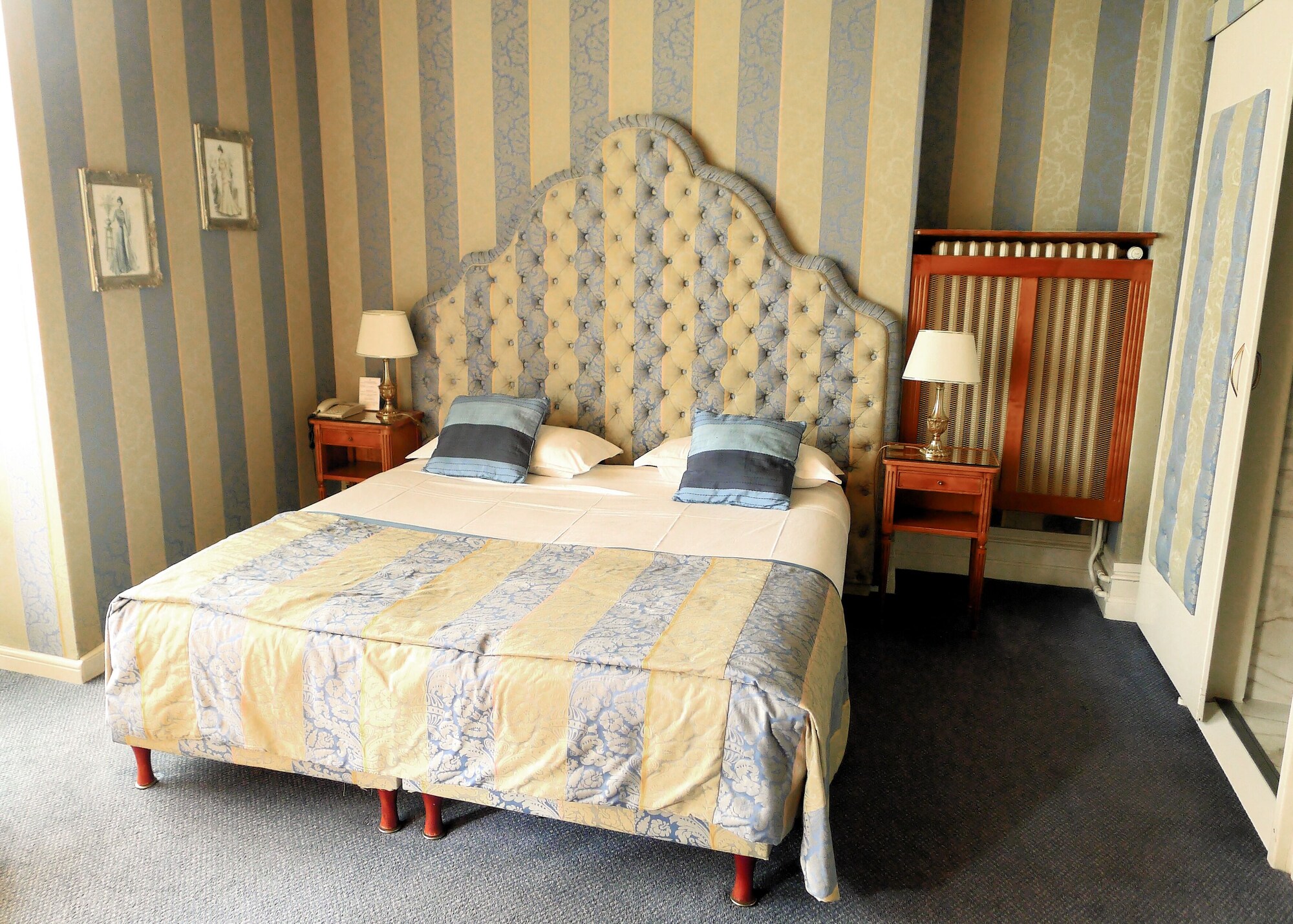 Deluxe, Double or Twin Bed