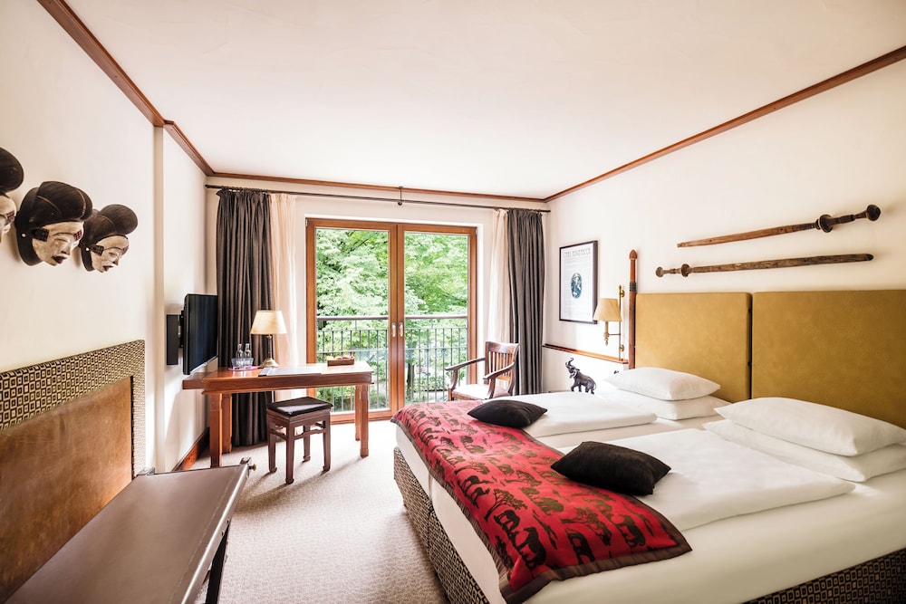 DELUXE, DOUBLE BED