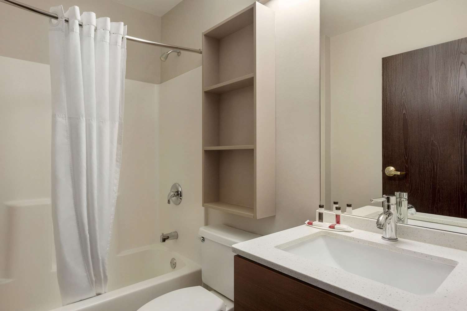 Microtel Inn & Suites by Wyndham Tifton 15/17