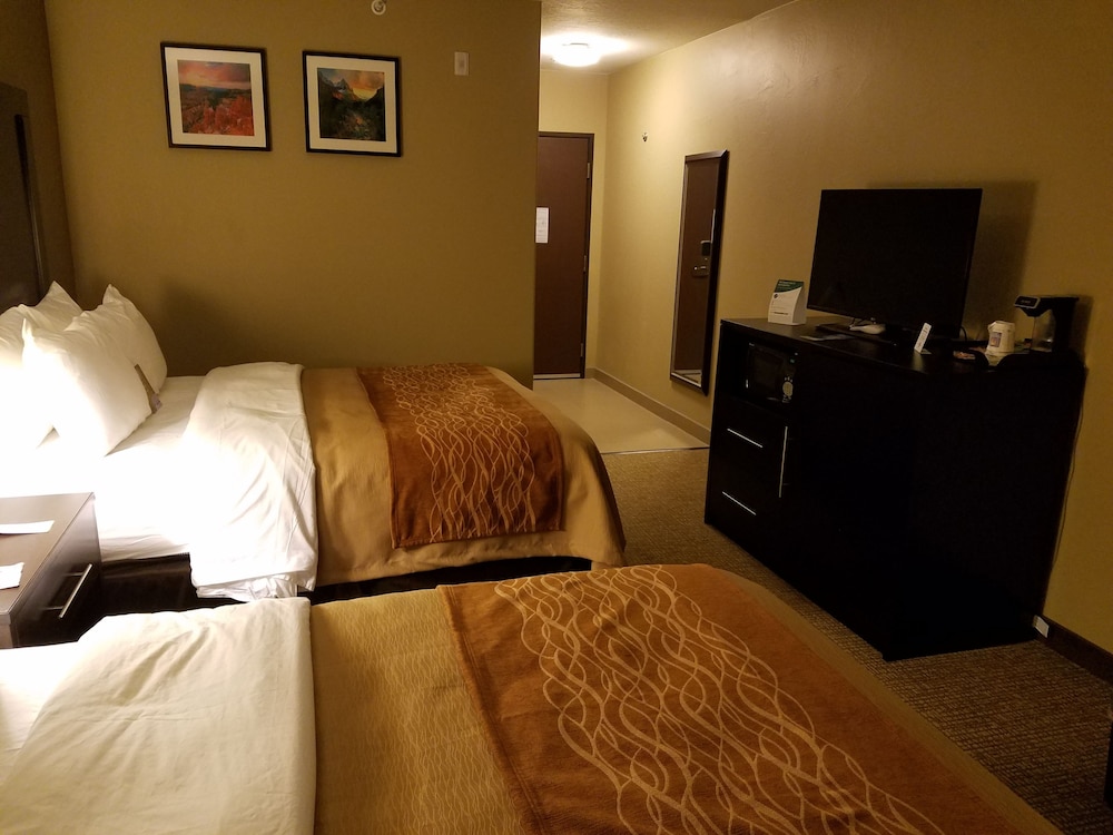 Comfort Inn and Suites Vernal National Monument Area 23/42