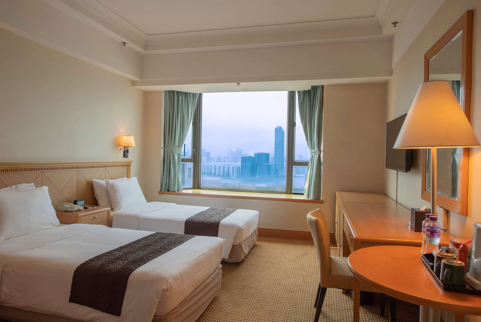 GRAND, TWIN BEDS, HARBOUR VIEW