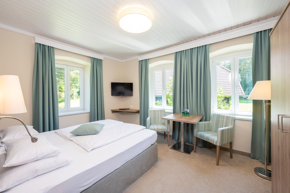 Inselhotel Faakersee 8/63