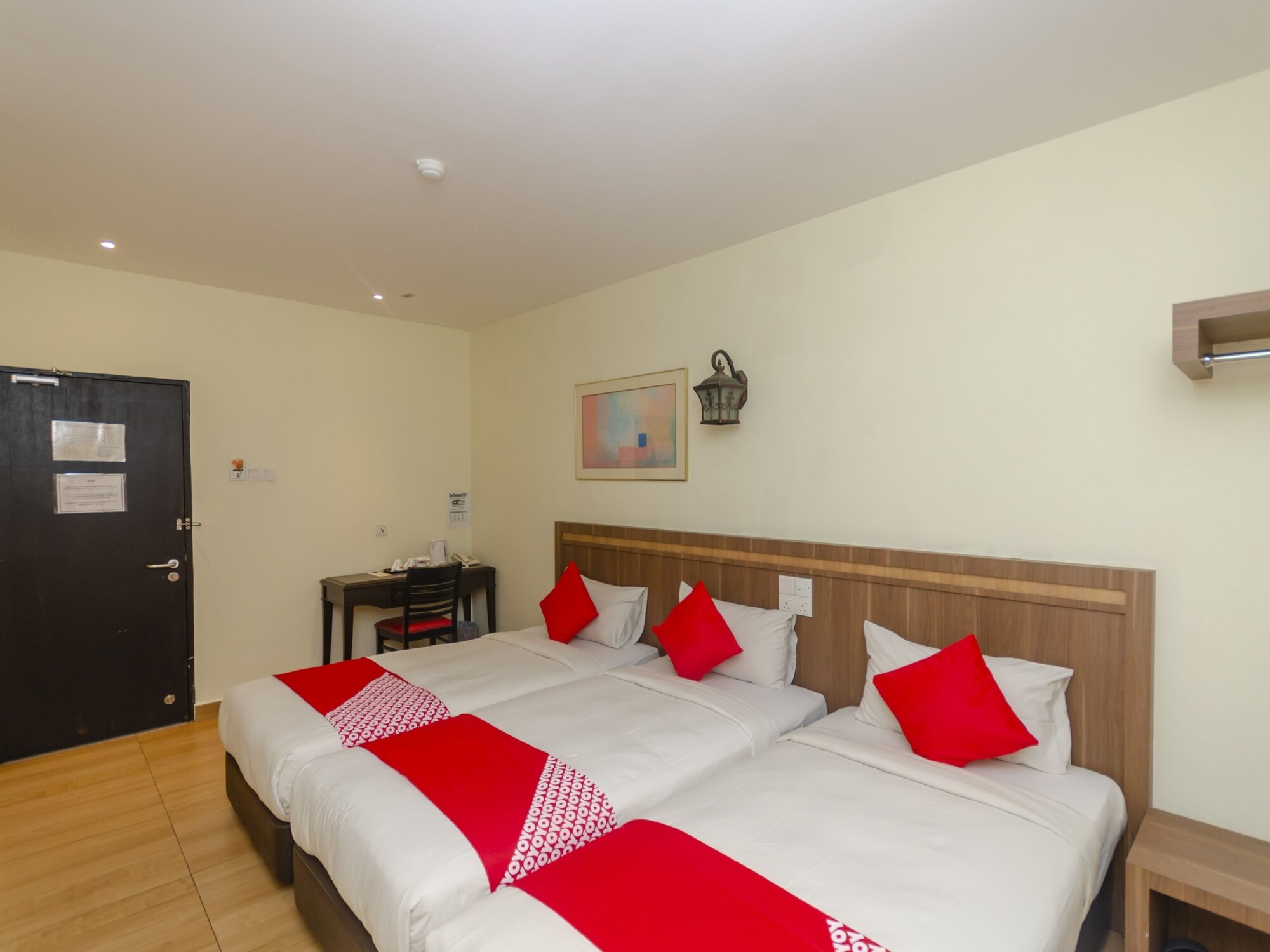 DELUXE, TRIPLE, 3 BEDS