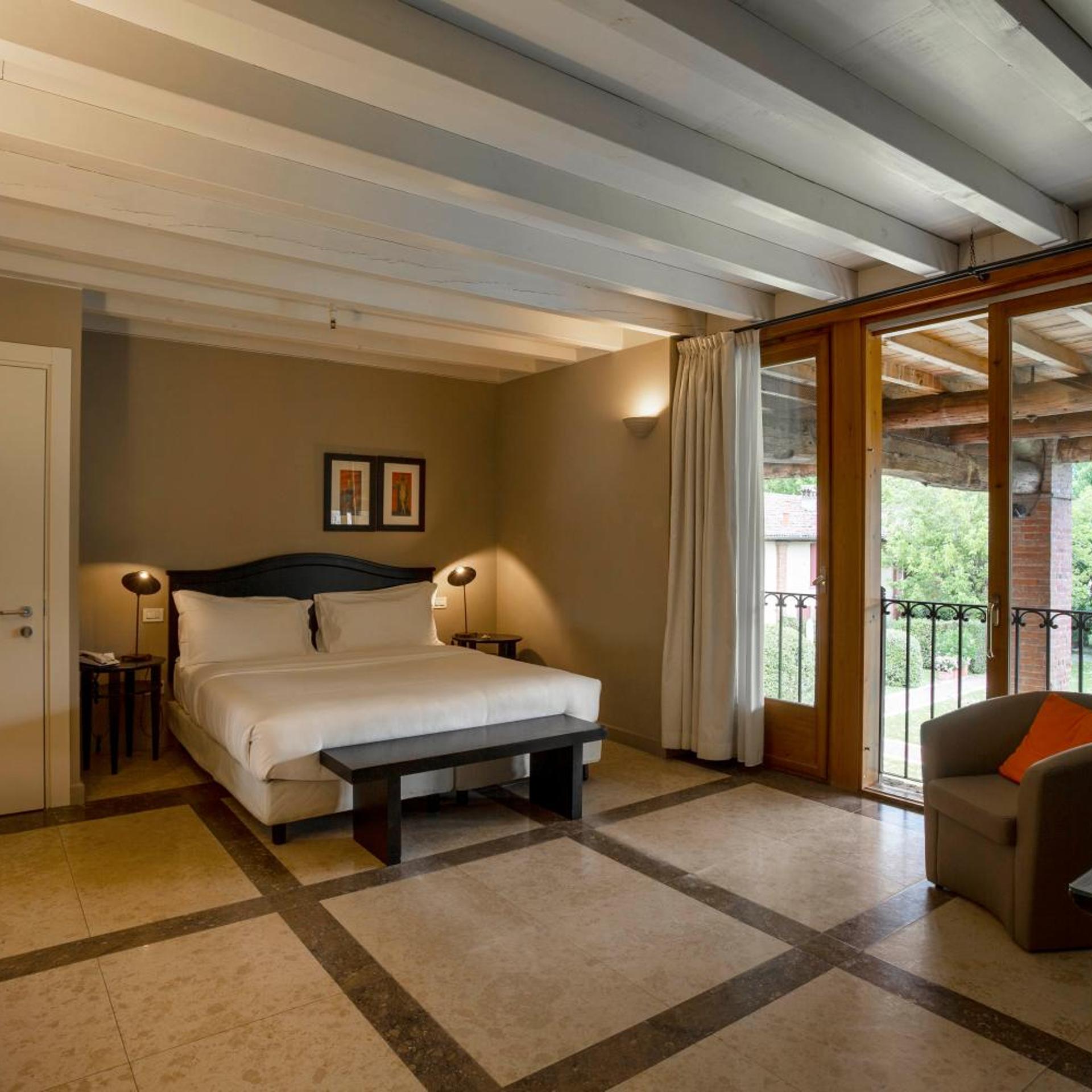 Deluxe, Double Bed