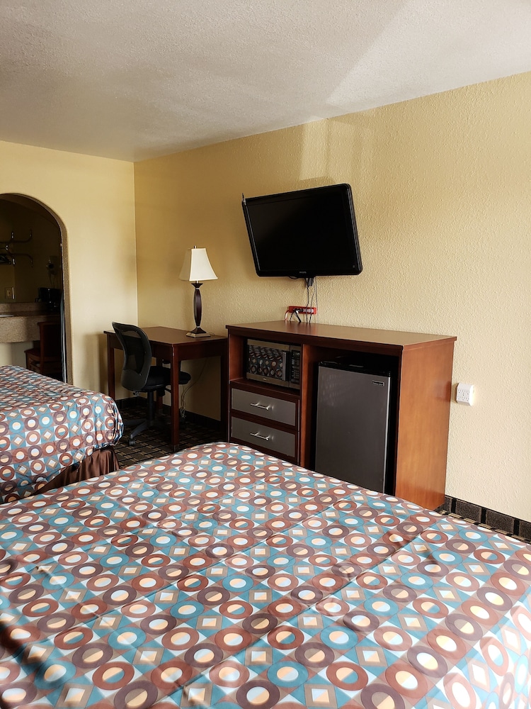 Taylor village inn and suites 6/26