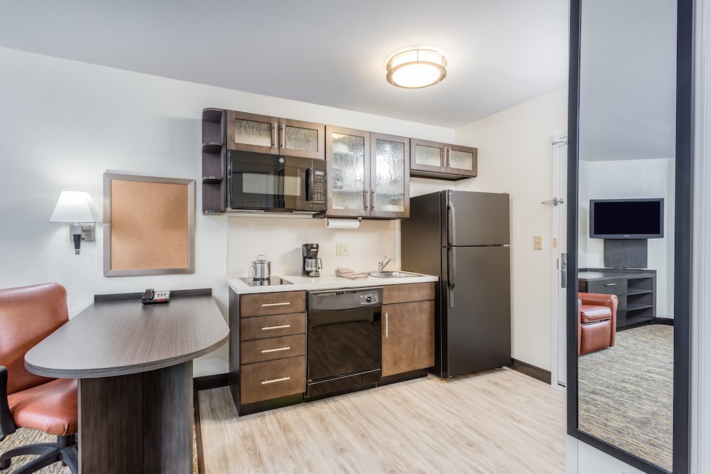 Candlewood Suites Secaucus 22/30