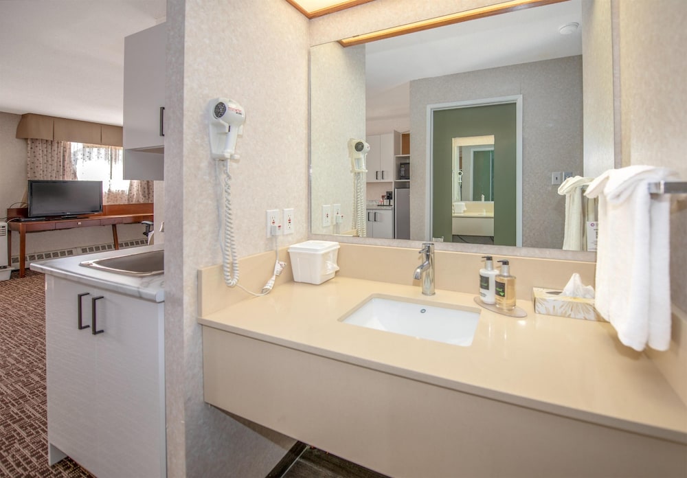 Coast Fort St John Hotel 64/64