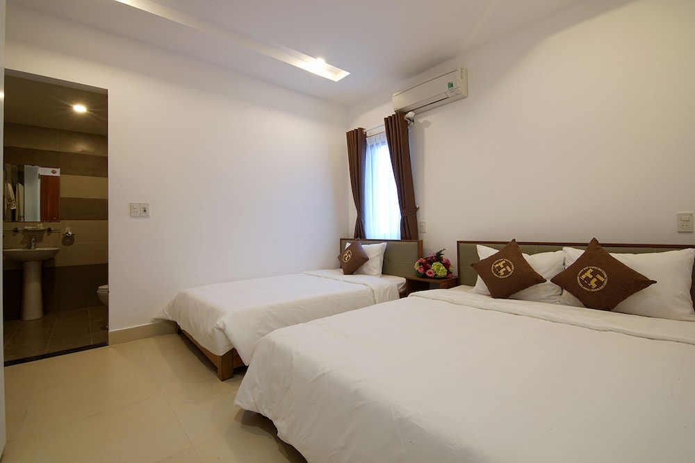 Poetic Hue Hotel 17/50