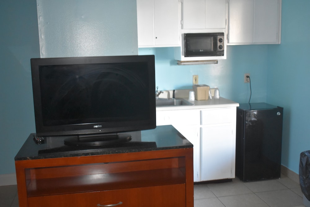 Guest Cottage & Suites 7/60