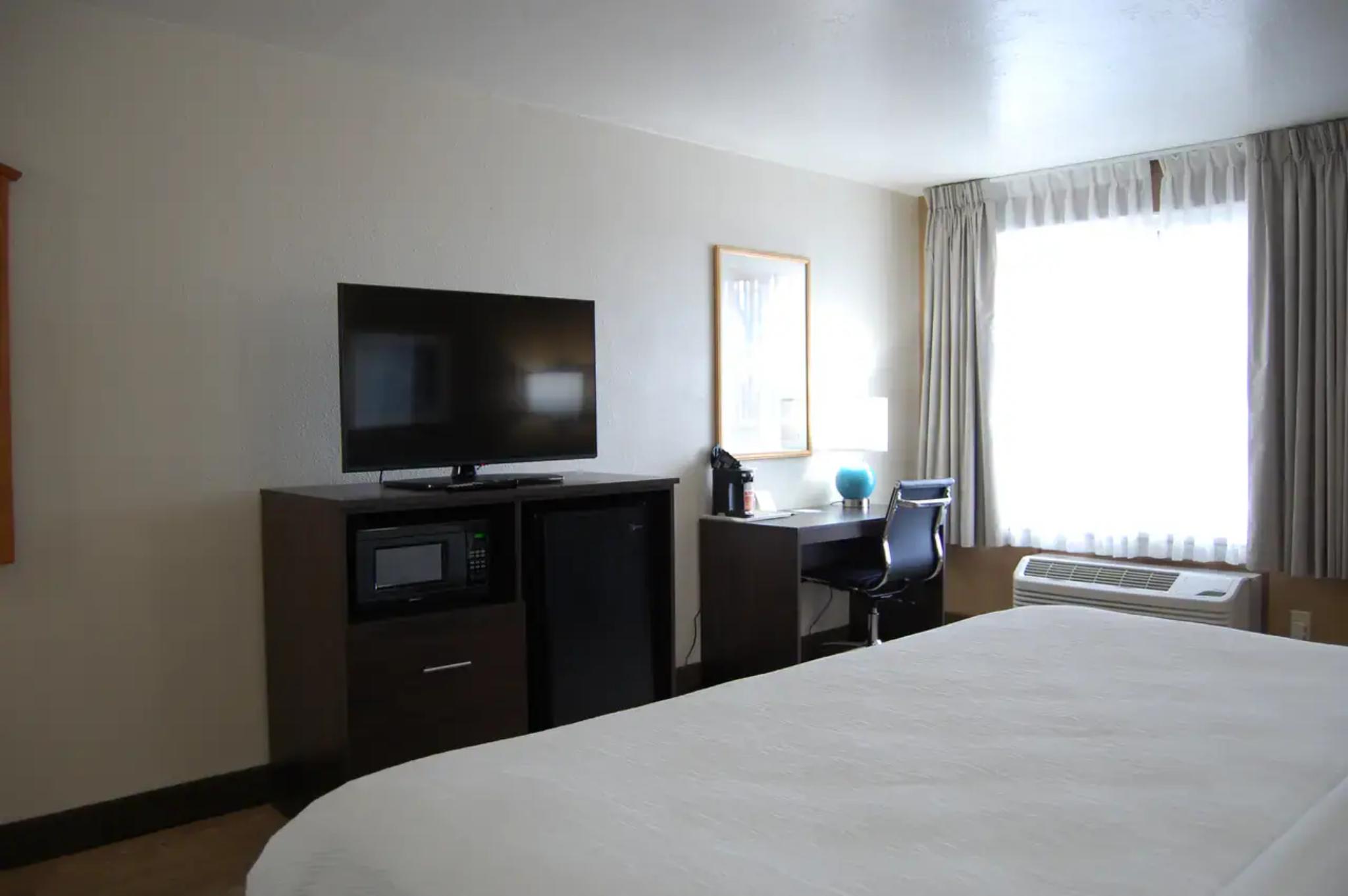 SUITE, QUEEN BED, ACCESSIBLE