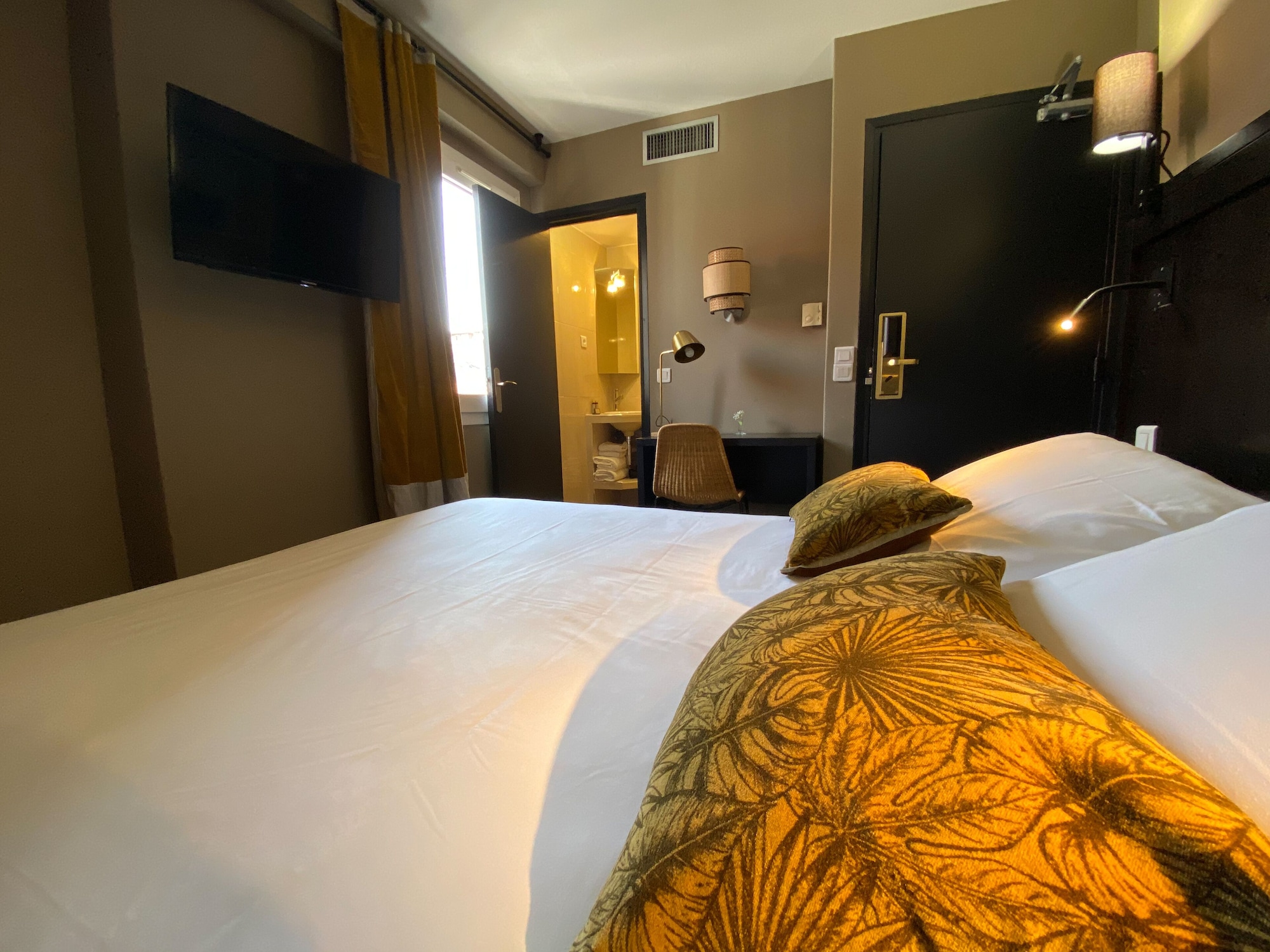 ECONOMY, DOUBLE BED