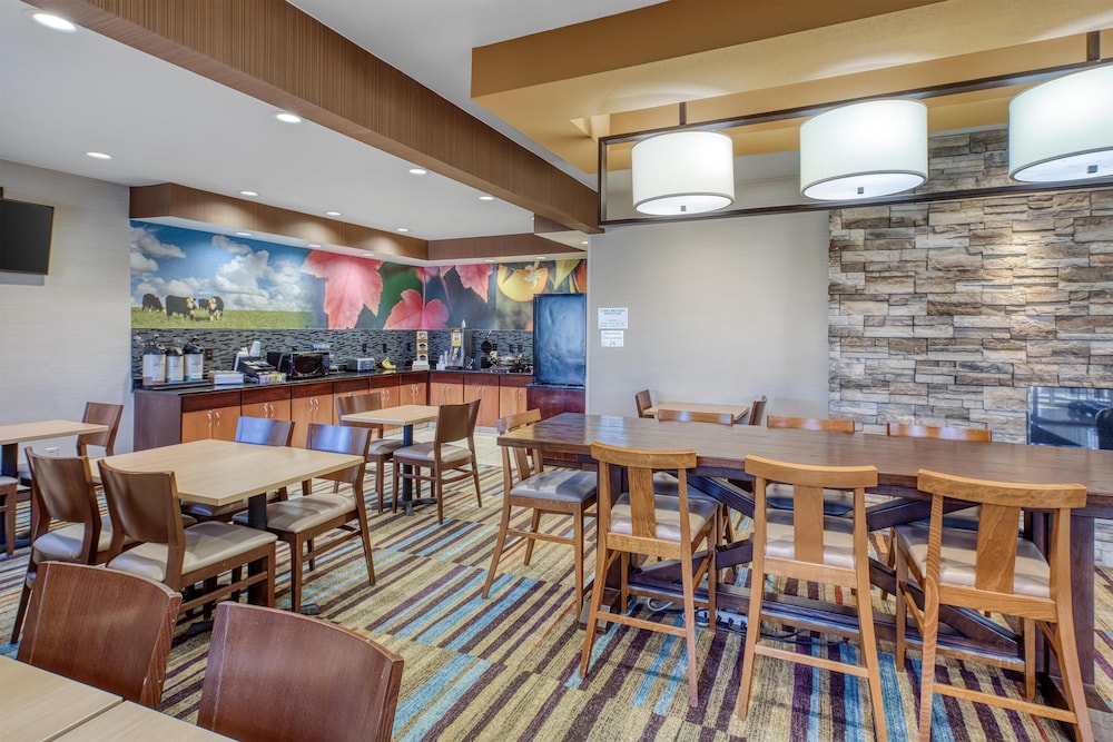 SureStay by Best Western Mount Pleasant Racine 43/61
