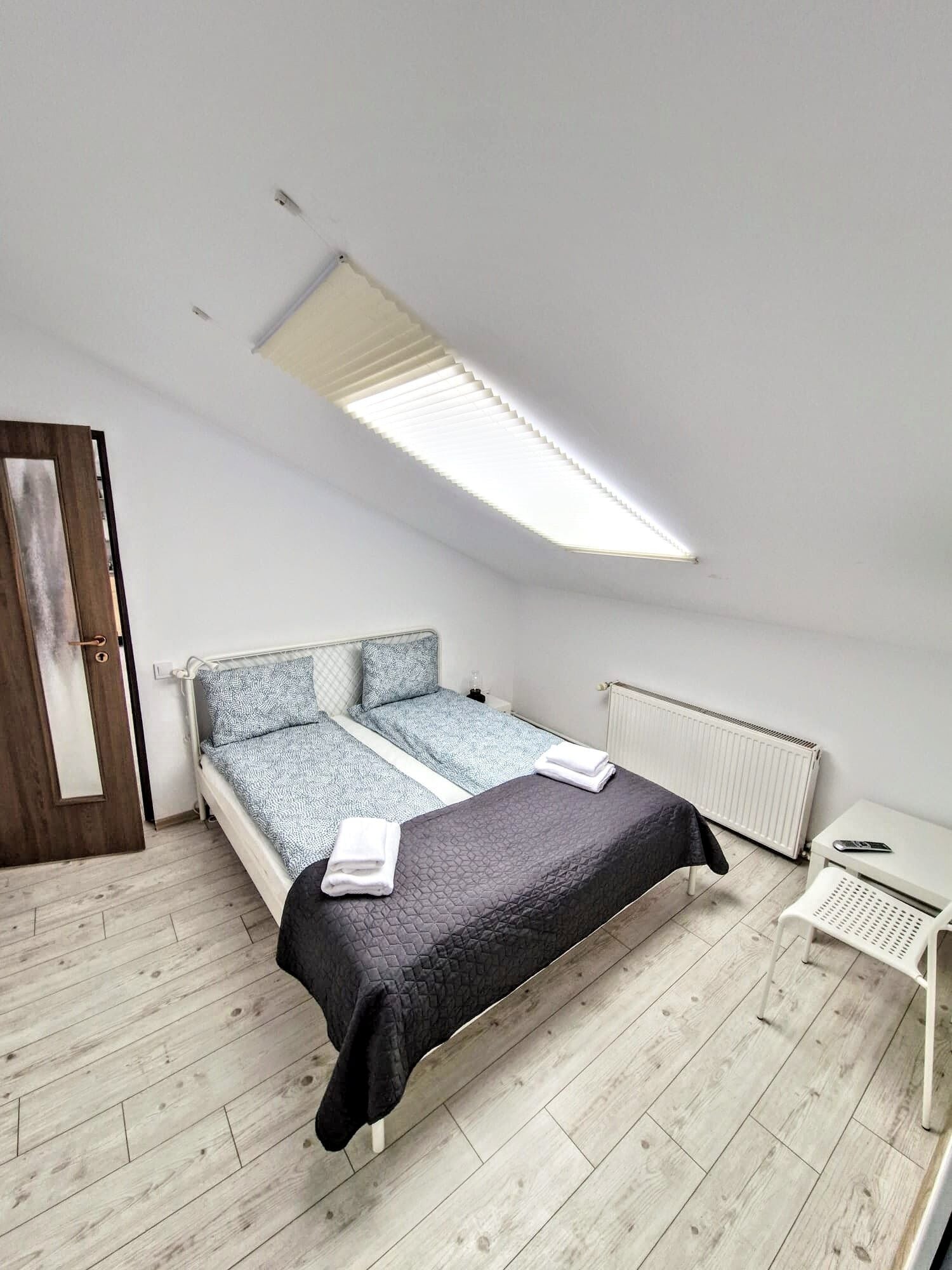 ECONOMY, SUITE