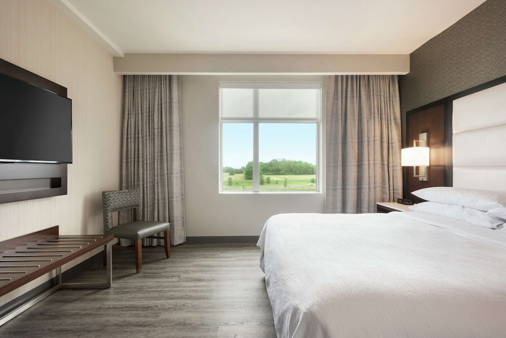 2 Rooms, Suite, King Bed, Sofa