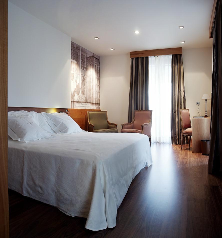 Plaza, Double Bed