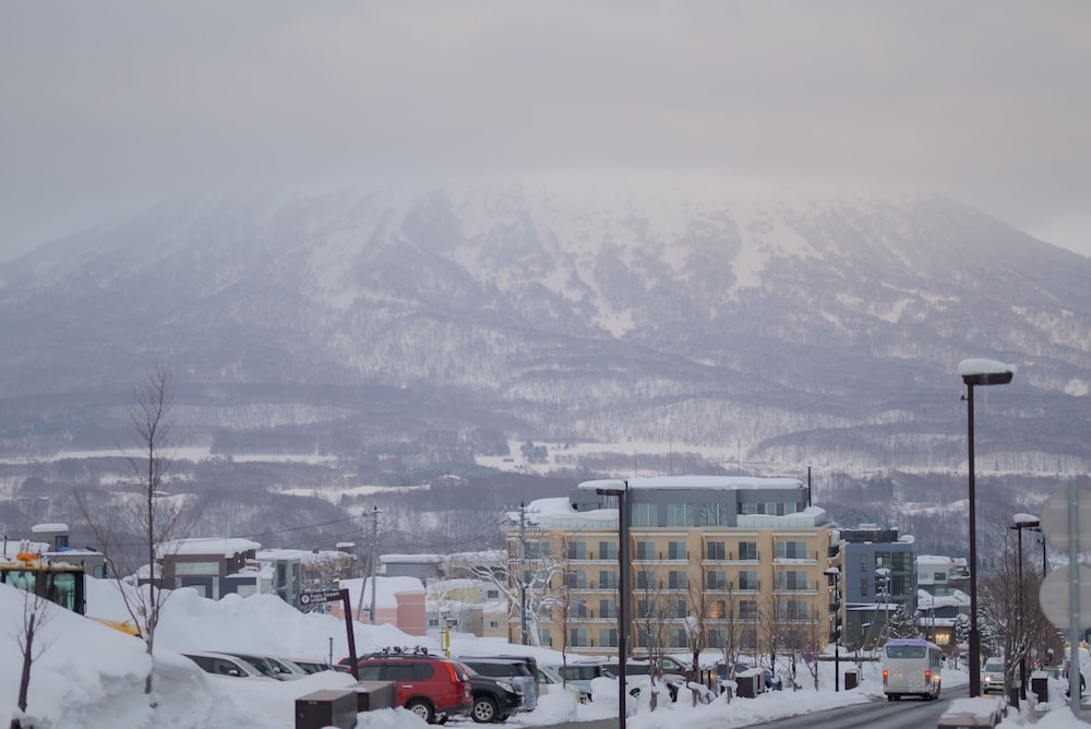 Chatrium Niseko 8/67