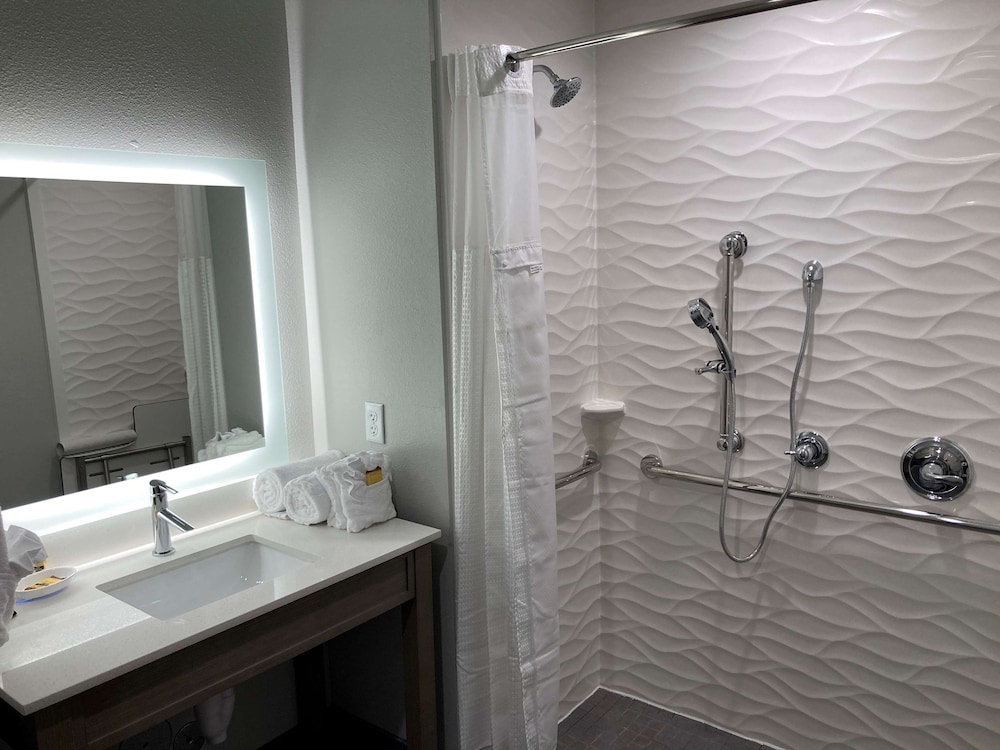 Best Western Plus Mid County 14/31