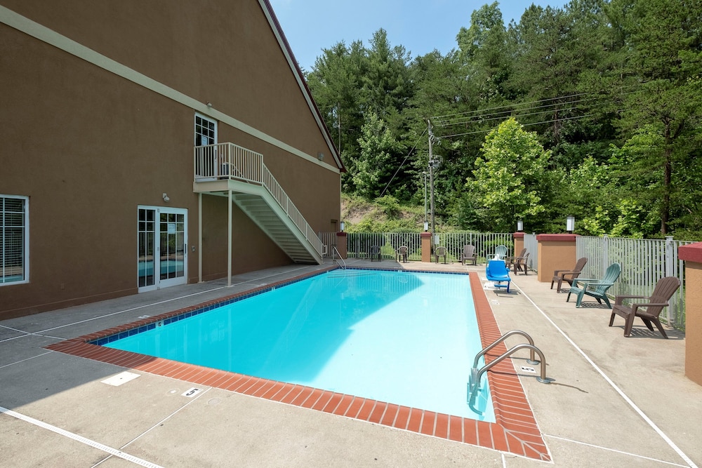 Red Roof Inn & Suites Corbin 31/48