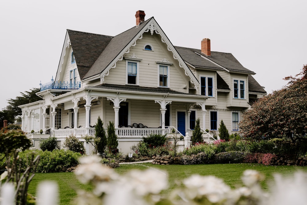 MacCallum House Inn 2/25