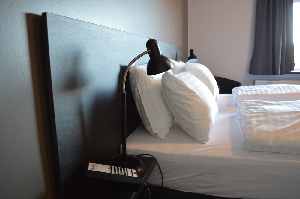 Konvin Hotel by Reykjavik Keflavik Airport 40/80