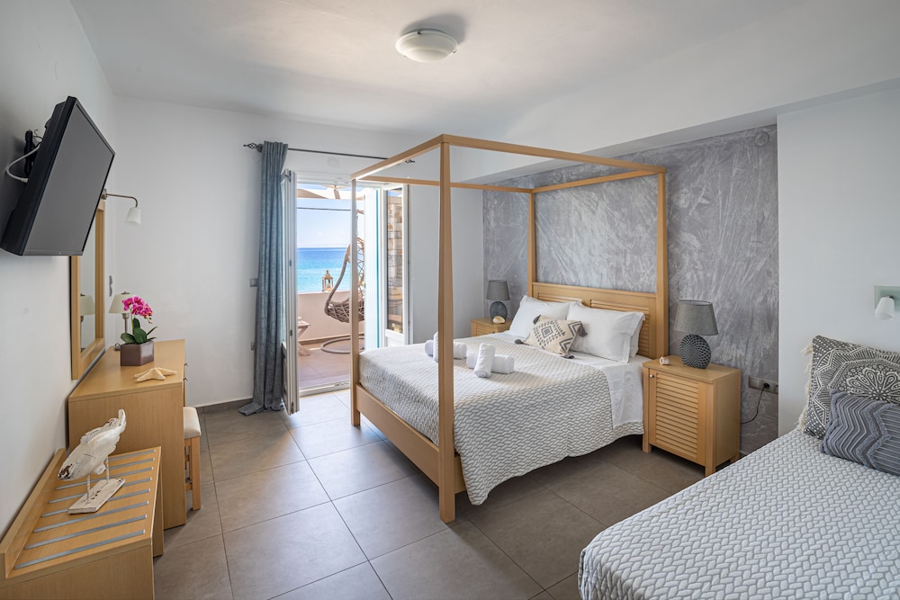 غرفة سوبيريور بسرير كوين، Blue Harmony Hotel 3/5