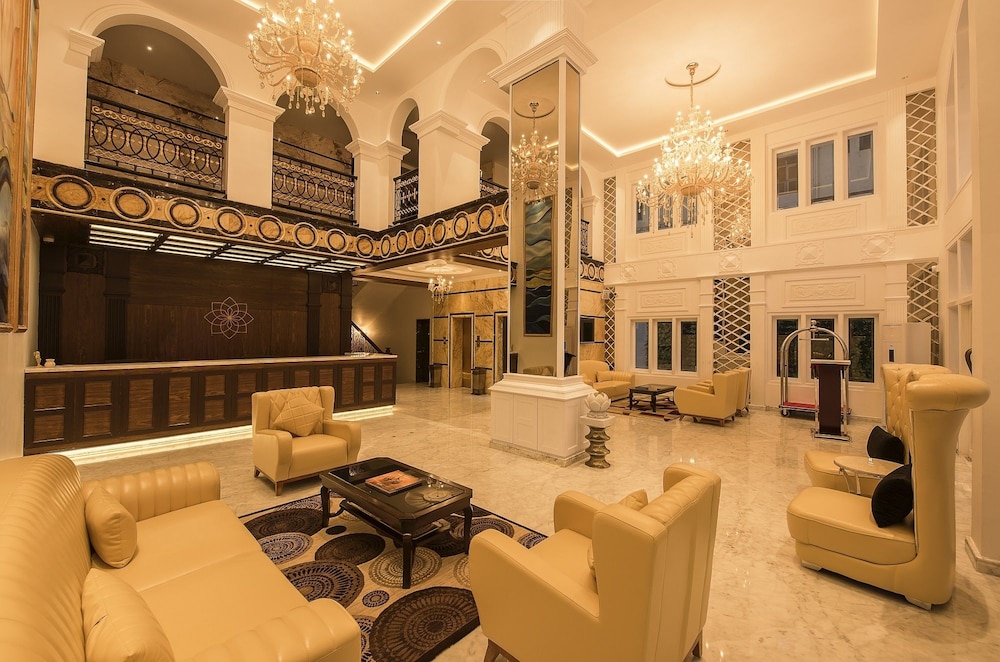White Lotus Hotel 24/32