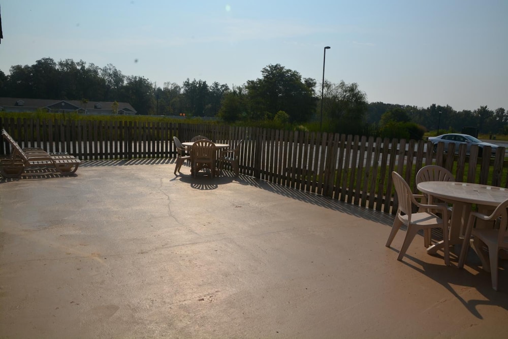 Countryside Inn And Suites 35/40