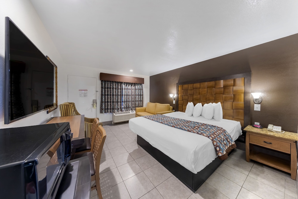 ROOM, SINGLE, KING BED, ACCESSIBLE